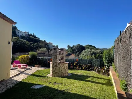 Beautiful house surrounded by an idyllic garden with salt water pool. Отели в г. Калонже