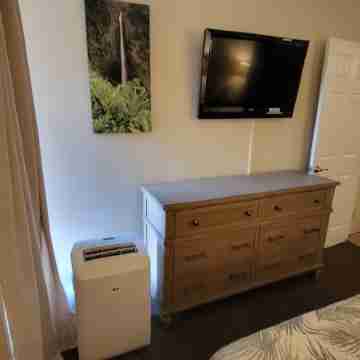 Beautiful KIHEI condo near Charley Young Bch, Pickleball Crts, Quiet, GreatRates Rooms