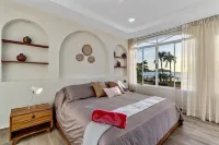 Beachfront Villa Just Steps To The Water