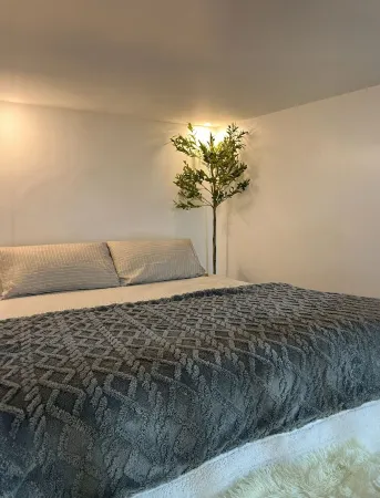 house with free parking, just 7 minutes from the mall,  secure gated community