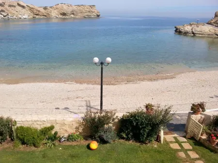 Dream apartment in a top location directly on the beach, with beautiful sea views