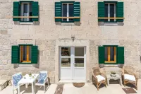 Koru Apartment - Waterview apartments . One bedroom Apartment with pool Hotels near Honey shop Tafra