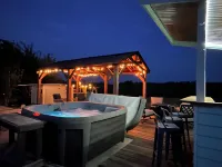 Fun Family Countryside Tiny House with Pool