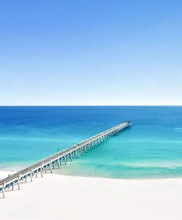 Beach house 3BR/3.5BA 5 minute walk to bay with extra parking for a boat/RV Отели в г. Наварр