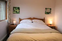 Thairn cottage ideal for 2, rural, 3 miles from Kelso. Wood stove All on 1 level Hotel a Kelso