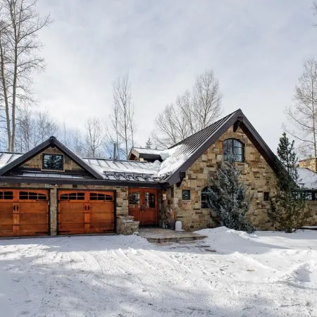 Aspen Paradise! Relax & entertain indoors and outdoors in comfort and serenity.