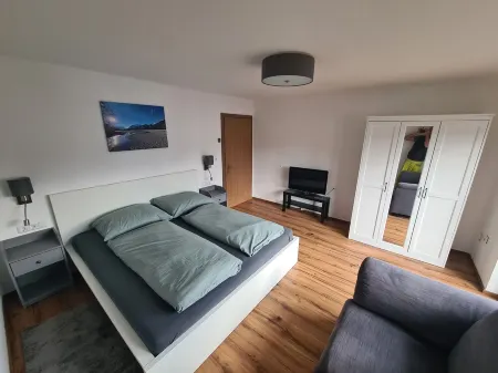 Renovated, modern and bright apartment in a quiet location for 2 to 5 people