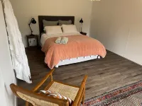 Somers Holiday House - Across the road from the beach Hotels in Hastings