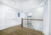 Prime PPB location, steps to all the restaurants, shops, 5 blocks to the beach!