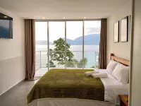 Ponta Leste - Beautiful house on the coast of Angra in a closed condominium with beach. Hotel a Angra dos Reis