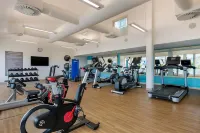 Gorgeous Beachfront Ground Floor 2 Bedroom 2 Bath Condo - Gym