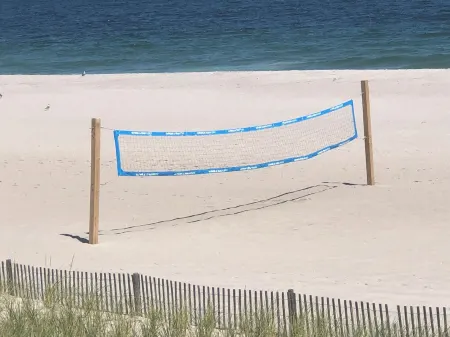 Heated Pool , One Block to Private Beach Отели рядом с достопримечательностью «JCPenney»