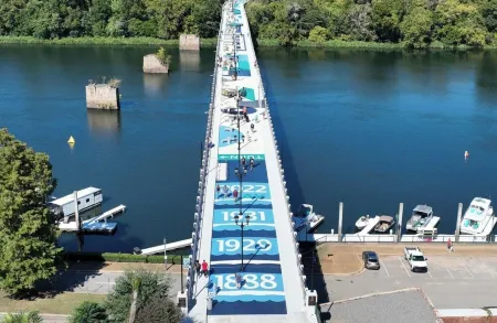 Downtown Retreat Aboard Savannah Rae Отели рядом с достопримечательностью «Медоу Гарден»