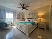 Luxury condo. Beach, pool, gym, yacht club! Back up generator! Hôtels à : 