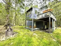 Spacious 3 floor / 5 bedrooms House, near Big Bass Lake. Pet-friendly