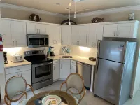 Beautiful upgraded 1 bdrm & sofa bed stunning views , pool hot tub , 2nd floor,