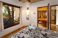 Villas del Rio: 2BR/2BA with dipping pool 1 block from the beach.