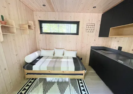 Cozy new cabin in Tofino, blend of luxury and nature. Close to beaches and town Отели в г. Элберни-Клейоквот