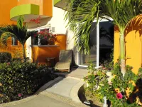 Casa Bella Beachfront. in Town. White Sandy Beaches & Palmas Pickleball Nextdoor