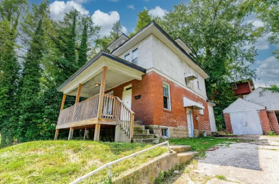 Awesome House, 5 minutes to DT, 2 miles to Stadium and Ruby Memorial!