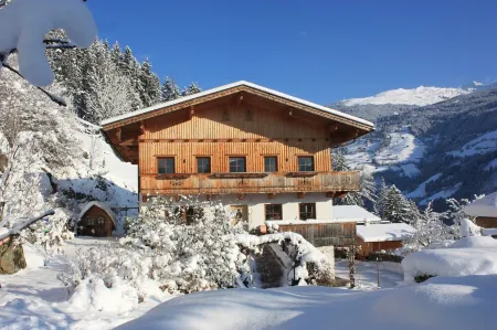 * Vacation at the Mountain Farm "Reutl" * Apartment for 1 - 8 Pers * Sauna * Ski Bus *