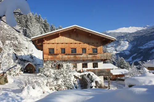 * Apartment on a Small Mountain Farm * 1 - 8 Pers * Sauna * Ski Bus *