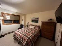 Flexcation in our mountain townhome | relax + walk to hot springs