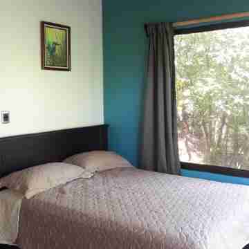 House near the beautiful beaches of Manuel Antonio and others tourist sites. Rooms