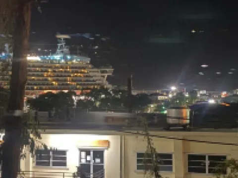 No Chores! 2 BD 2 BA in the heart of Havensight サウスサイドのホテル