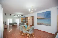 TOURIST VILLA “LAS RAÍCES” NEAR THE CENTER AND THE BEACHES OF LA JARA.