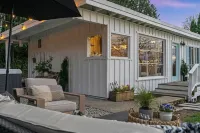 Waterview Rabbit Hill Cottage w/hot tub.
