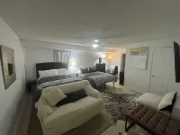 Entire Private Apartment, 2 Queens, Kitchen, Laundry Room, Large Dining Table