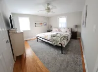 Cozy, Pet Friendly Cottage - Old Towne Alexandria! Hotels in Belle Haven