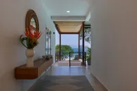 Amazing luxury ocean view home, infinity pool, gated community - 8p Hotels in Dominical