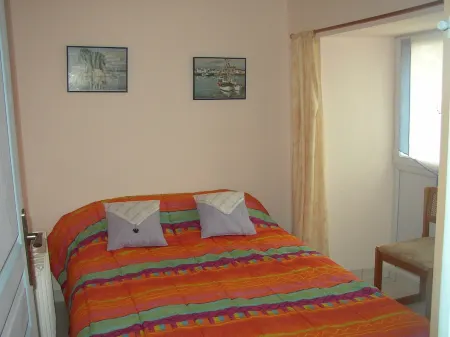 Fisherman's cottage nestled in the rocks of Trégastel, Pink Granite Coast Отели в г. Трегастель