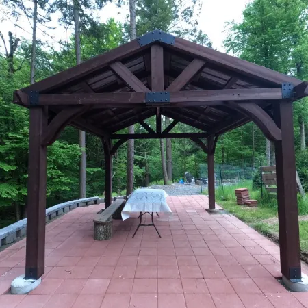 Cozy 4bd with the gym, sauna, hot tube seasonal pool
