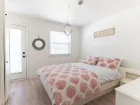 4 BR Beach Cottage: Hot Tub- Firepit-Table tennis Hotels in Wasaga Beach