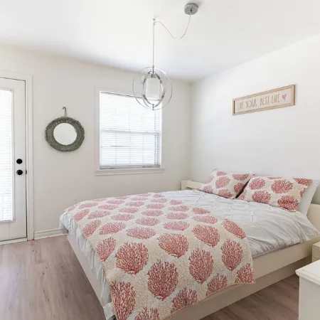 4 BR Beach Cottage: Hot Tub- Firepit-Table tennis
