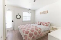 4 BR Beach Cottage: Hot Tub- Firepit-Table tennis 와사가비치 호텔