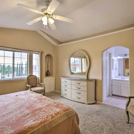 El Paso Retreat w/ Pool: 11 Mi to Downtown!