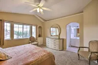 El Paso Retreat w/ Pool: 11 Mi to Downtown! - balcony