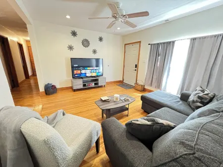 Relaxing 3-Bedroom Apartment with WiFi, AC in Crosslanes.