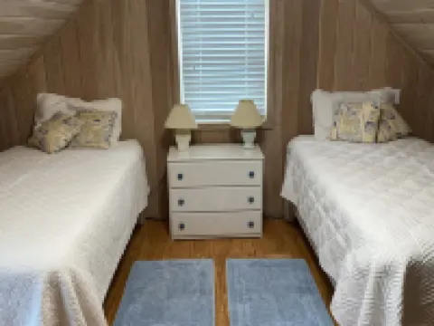 Pa Willie’s - Locally owned historic cottage conveniently located with dock. Hotels in Elbow Cay