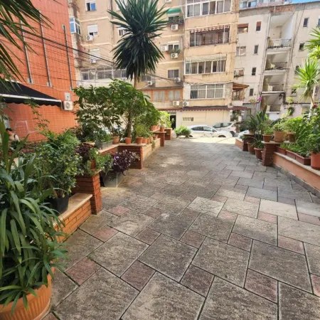 Kalpazo Home Skanderbeg Square Tirana Отели рядом с достопримечательностью «Postbllok - Checkpoint Monument»