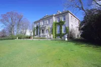 Cortes House - parking