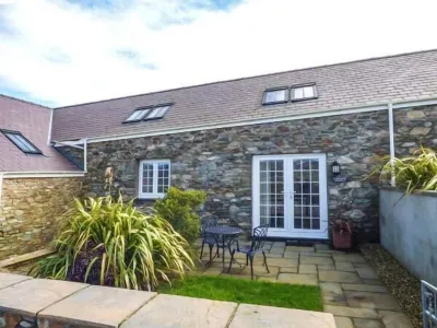Y Wylan Hotels near Parc Gwledig Morglawdd Caergybi Breakwater Country Park