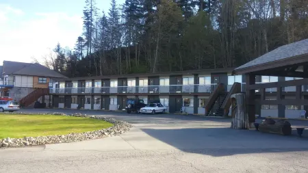 Big Rock Motel Отели в г. Quathiaski Cove