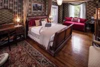 The Steamboat House Bed & Breakfast