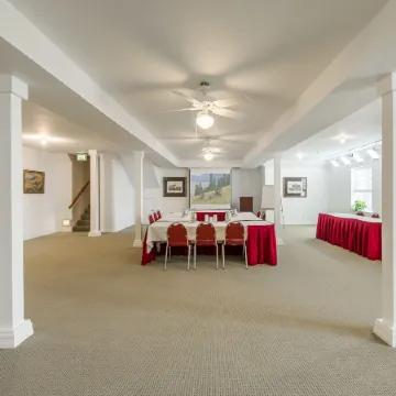 The Bradley Boulder Inn