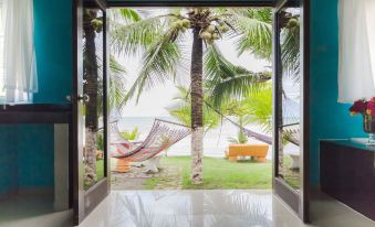 Big Daddy's Beach Club & Hotel - Housity